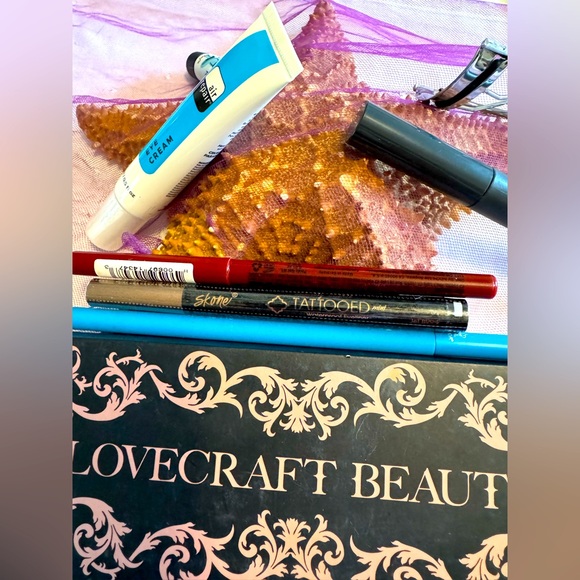 ❤️NWT❤️LOVECRAFT BEAUTY SUPPLIES & A TREASURE TROVE OF MANY MORE… - Picture 6 of 8